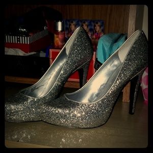 Glitter pumps